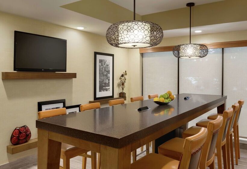 Отель Hampton Inn West Des Moines Lake Drive