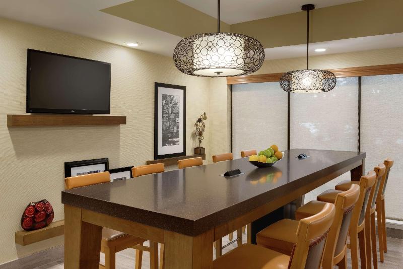 Отель Hampton Inn West Des Moines Lake Drive