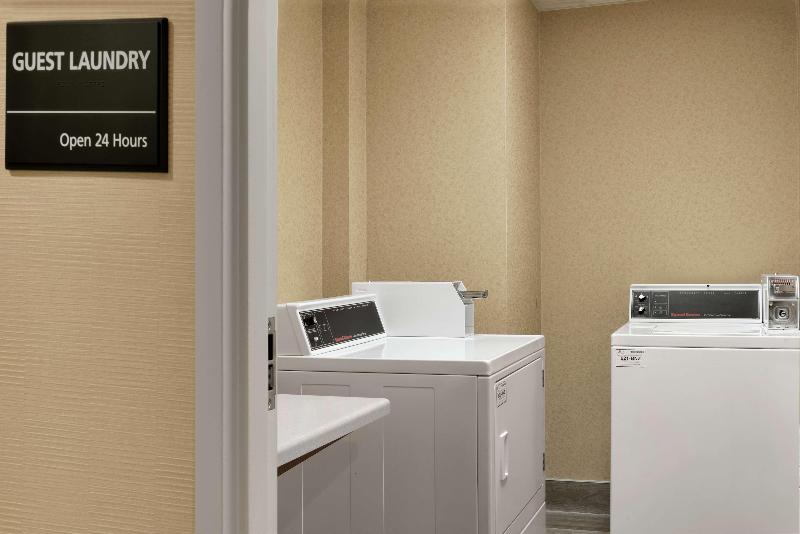 Отель Hampton Inn West Des Moines Lake Drive