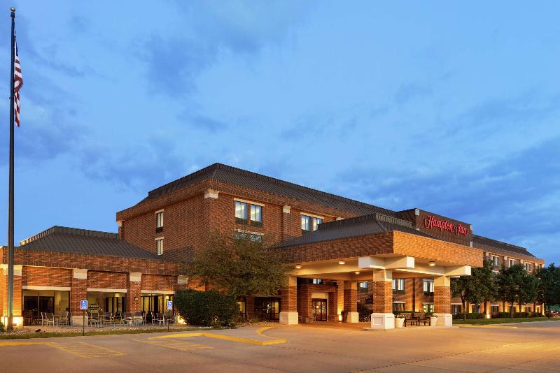Отель Hampton Inn West Des Moines Lake Drive