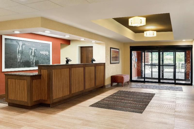 Отель Hampton Inn West Des Moines Lake Drive