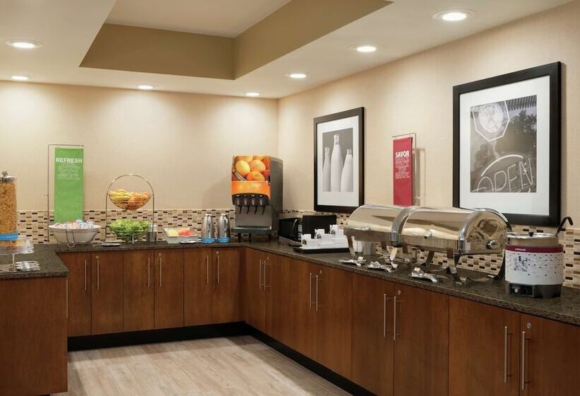 Отель Hampton Inn West Des Moines Lake Drive