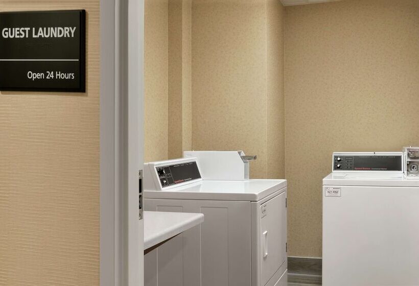 Отель Hampton Inn West Des Moines Lake Drive