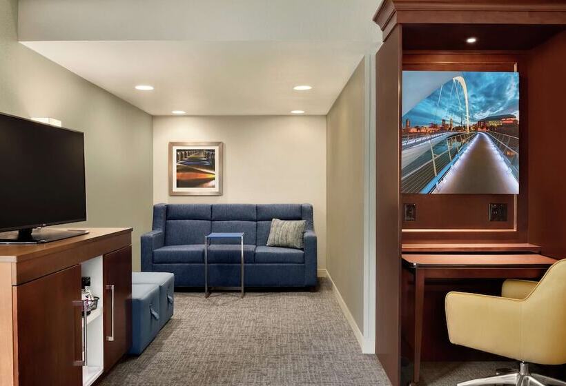 Отель Hampton Inn West Des Moines Lake Drive
