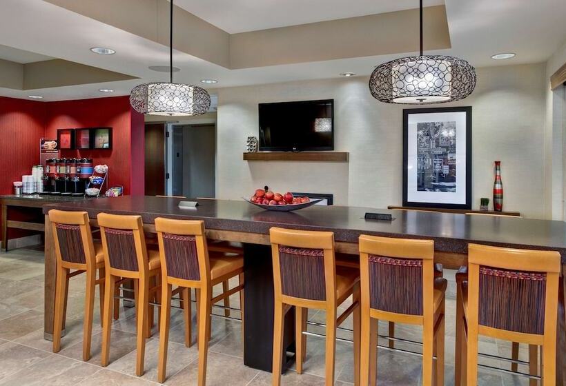 هتل Hampton Inn West Des Moines Lake Drive