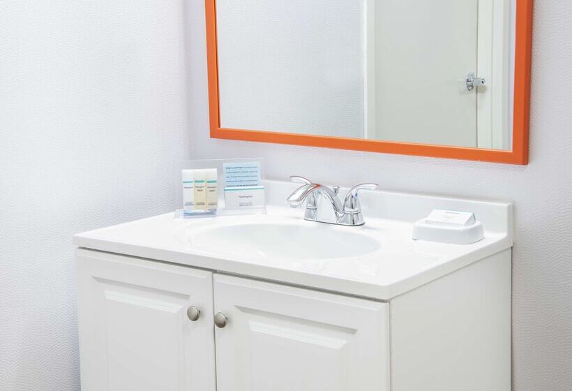 فندق Hampton Inn Eriesouth