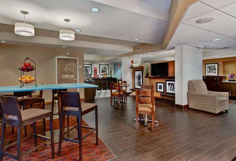 هتل Hampton Inn By Hilton Milwaukee Northwest