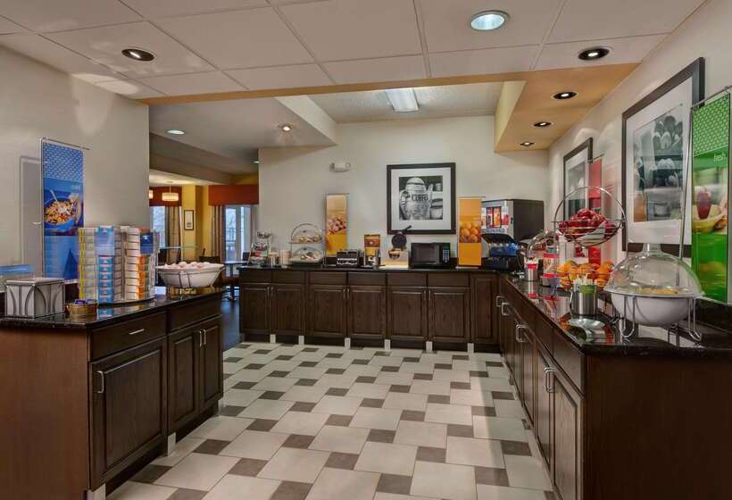 هتل Hampton Inn By Hilton Milwaukee Northwest