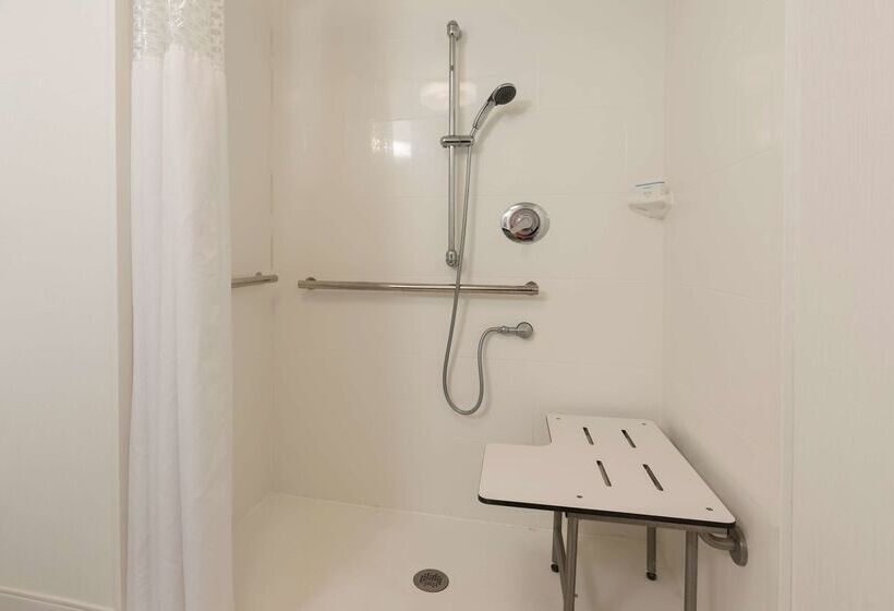 هتل Hampton Inn By Hilton Milwaukee Northwest