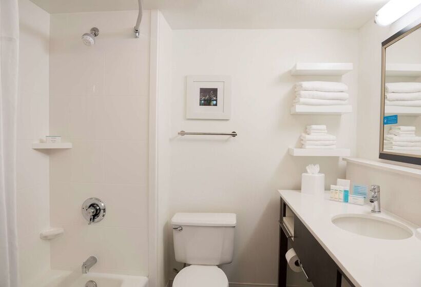 هتل Hampton Inn By Hilton Milwaukee Northwest