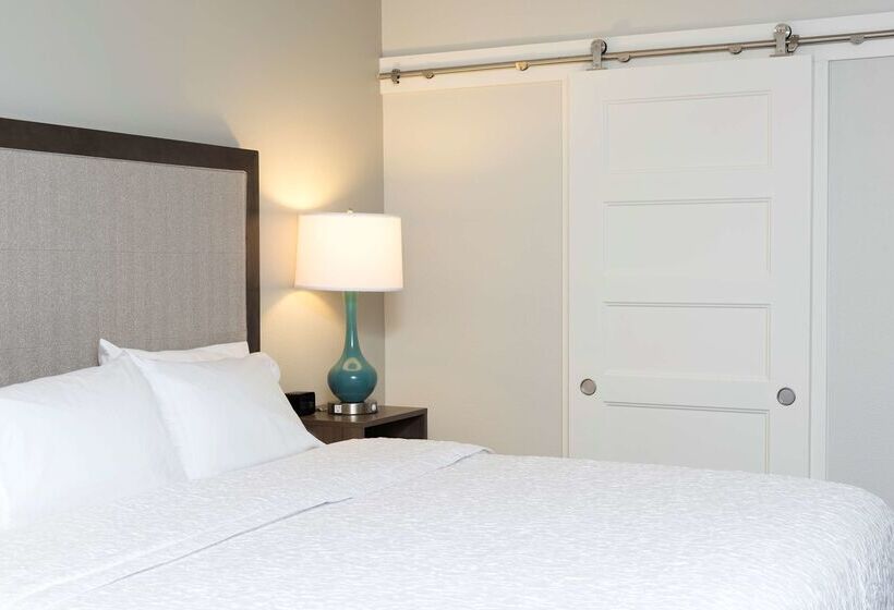 هتل Hampton Inn By Hilton Milwaukee Northwest