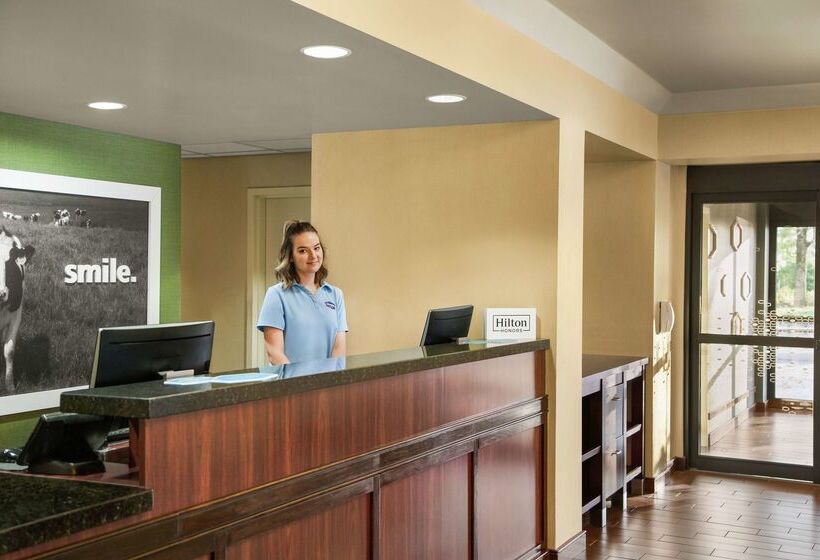 هتل Hampton Inn Portland Airport