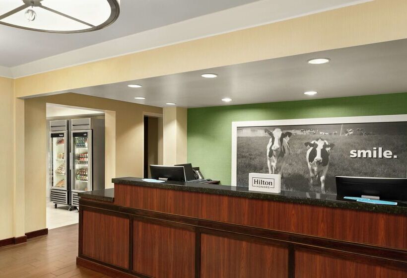 هتل Hampton Inn Portland Airport