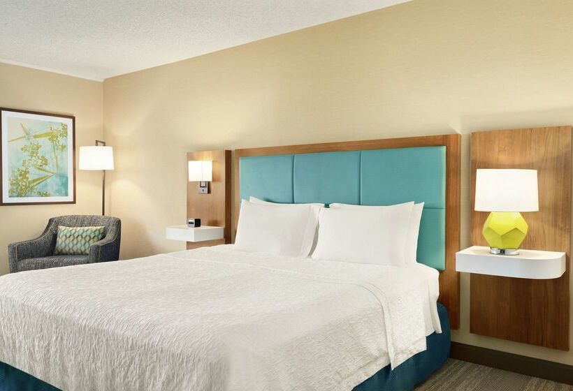 هتل Hampton Inn Portland Airport
