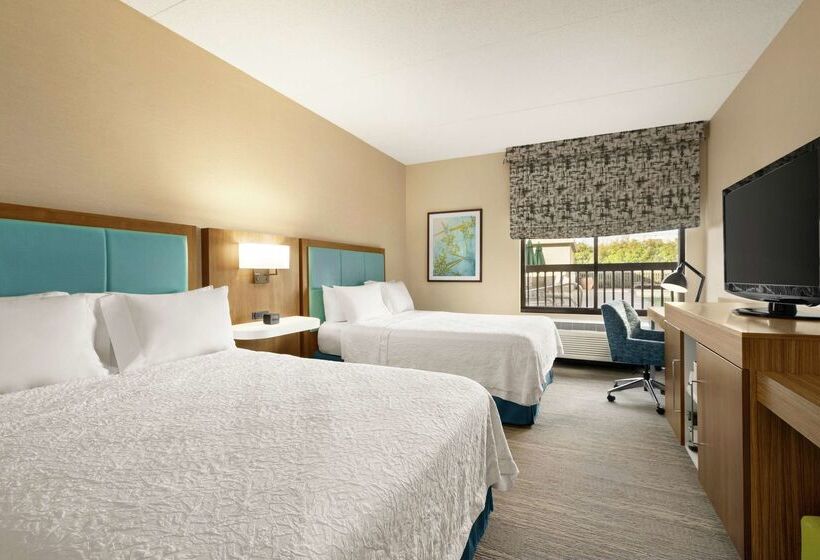 هتل Hampton Inn Portland Airport