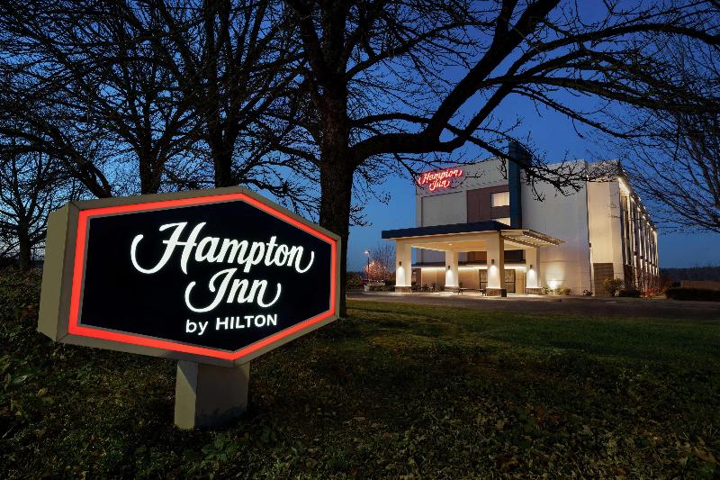 هتل Hampton Inn Portland Airport