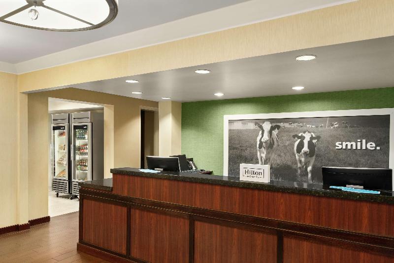 هتل Hampton Inn Portland Airport