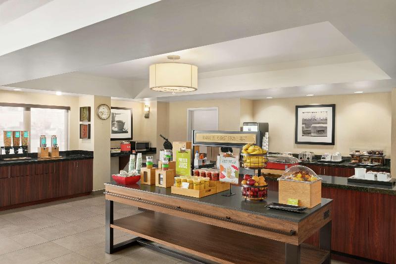 هتل Hampton Inn Portland Airport