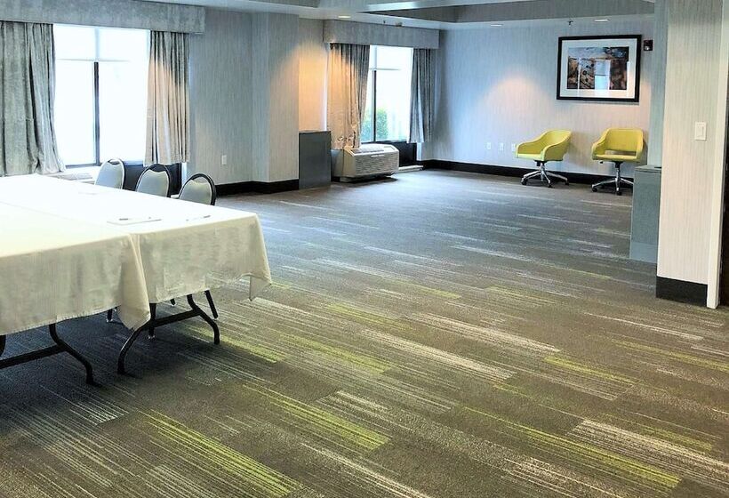 فندق Hampton Inn Williamsportdowntown