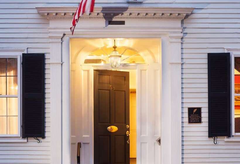 فندق Harbor Light Inn