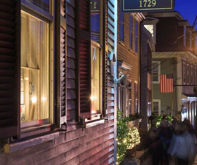 فندق Harbor Light Inn