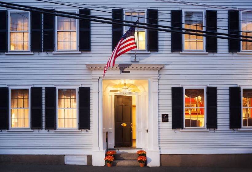 فندق Harbor Light Inn