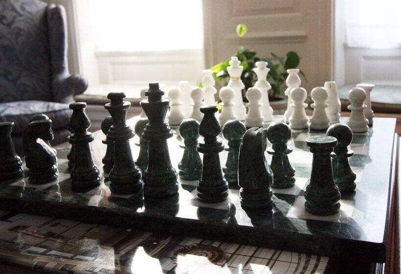 فندق Harbor Light Inn