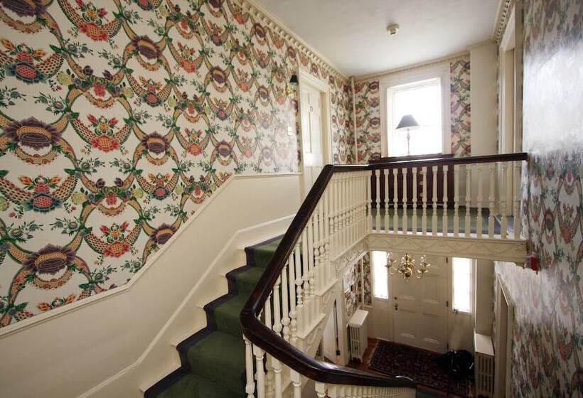 فندق Harbor Light Inn