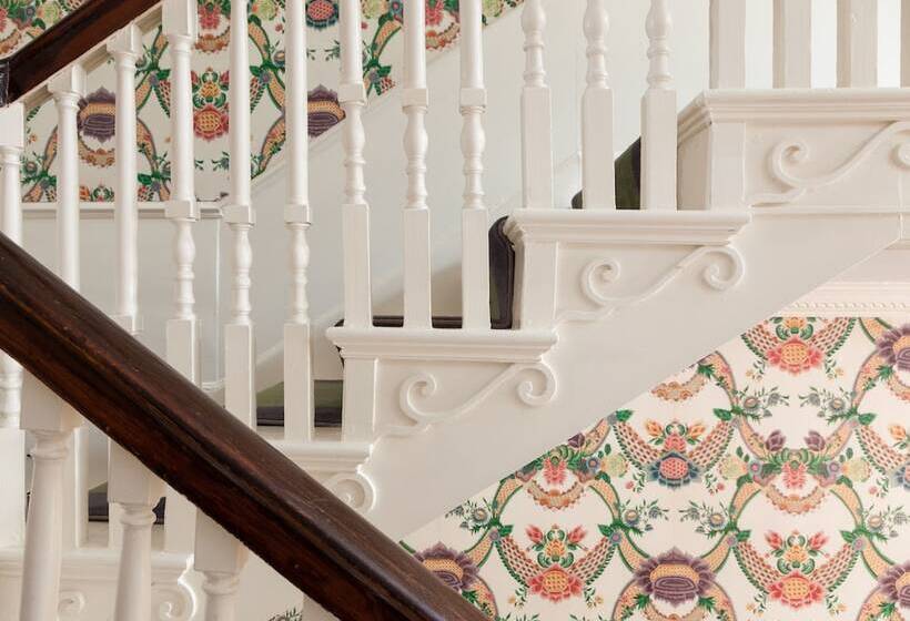 فندق Harbor Light Inn