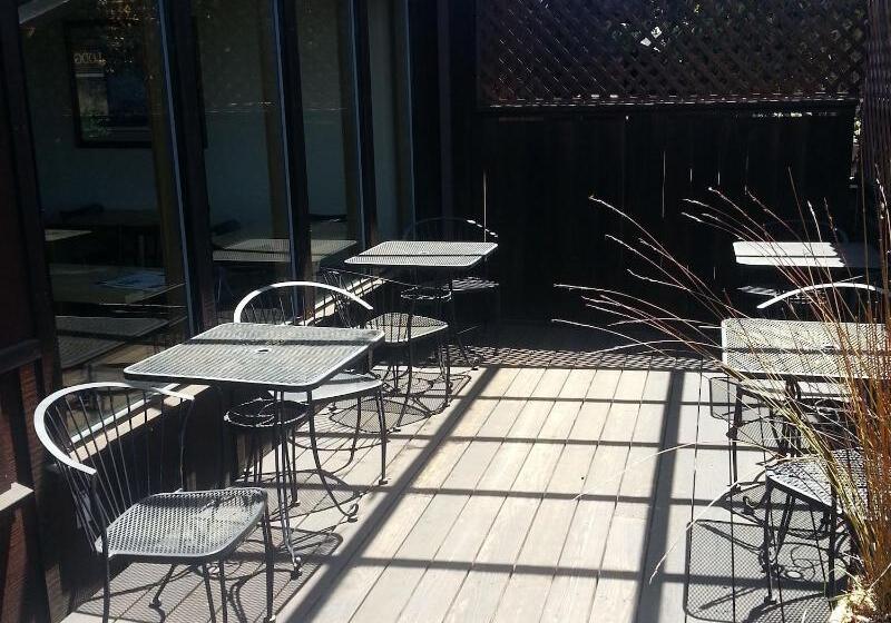 فندق Harbor Lite Lodge