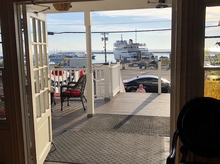 فندق Harborside Inn