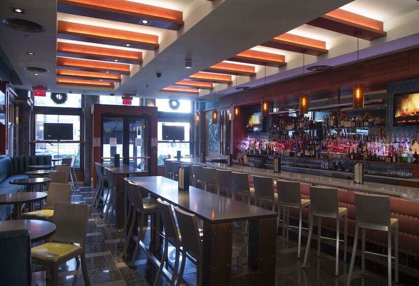 בית מלון כפרי Harborside Inn