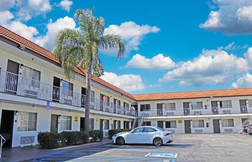 فندق Hawthorne Plaza Inn Near Lax