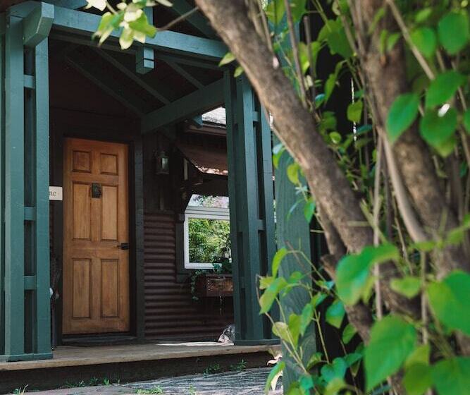 בית מלון כפרי Highland Haven Creekside Inn