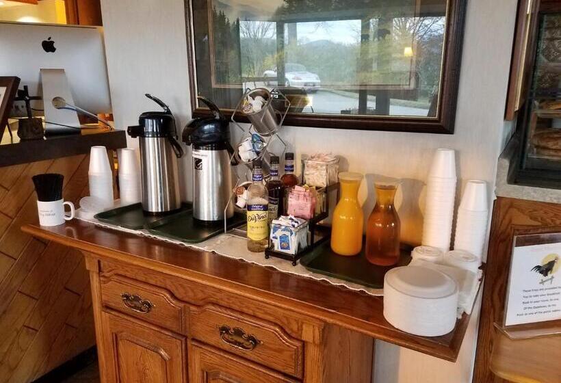 فندق Highland Manor Inn