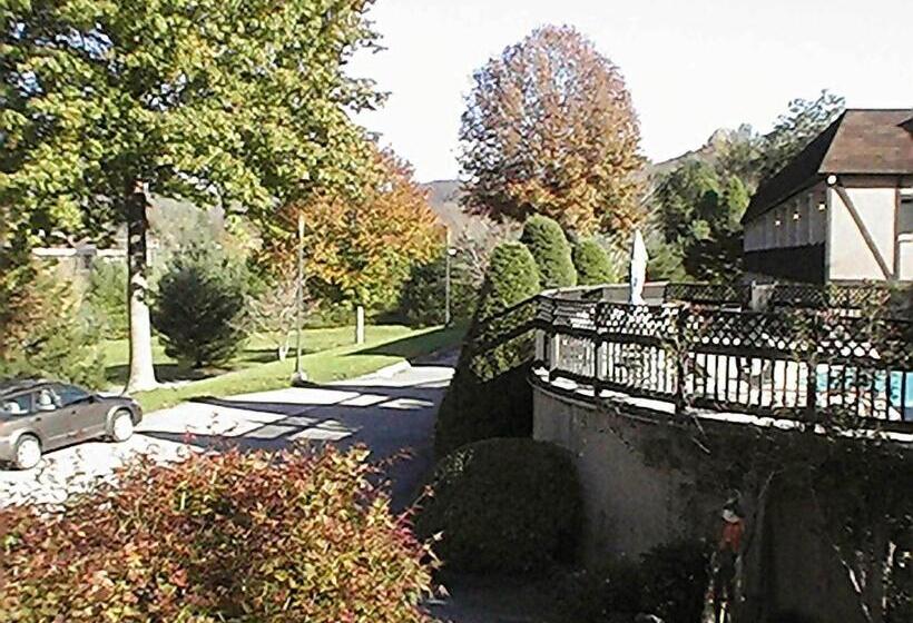 فندق Highland Manor Inn