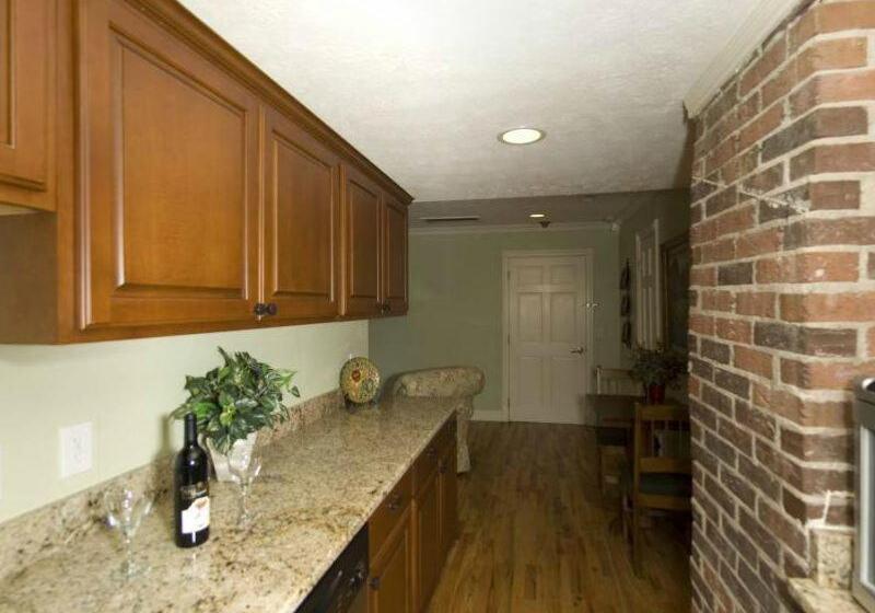 فندق Hillwinds Inn   Blowing Rock