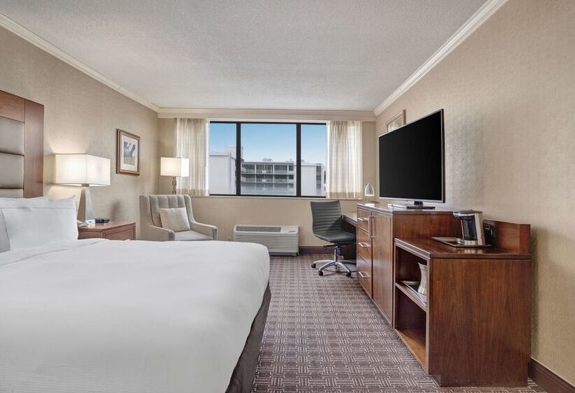 هتل Hilton Arlington National Landing