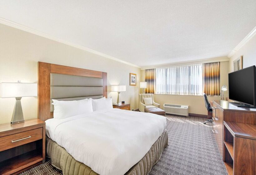 هتل Hilton Arlington National Landing