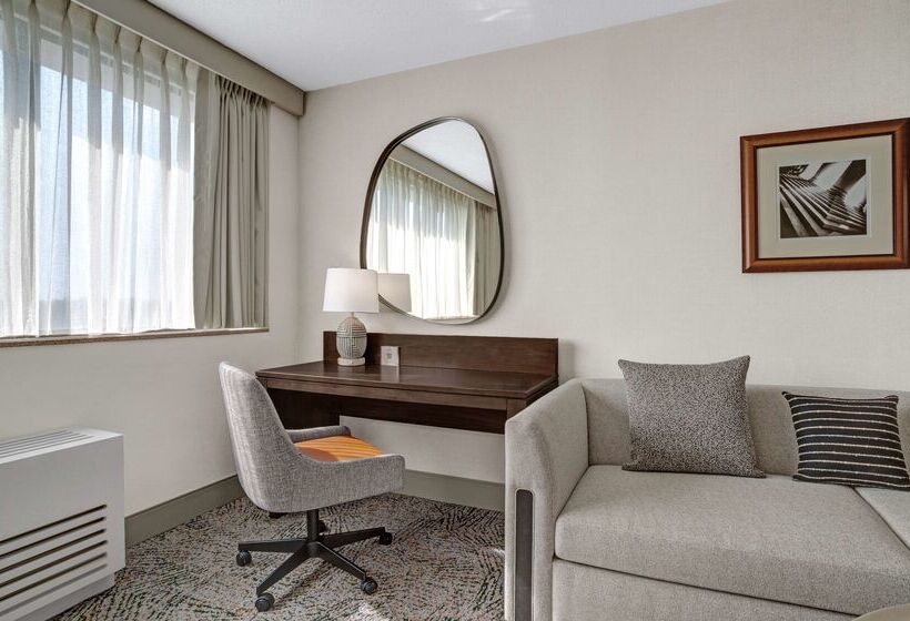 هتل Hilton Arlington National Landing