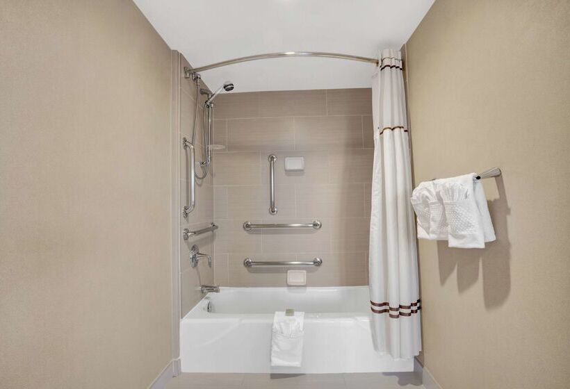 هتل Hilton Arlington National Landing