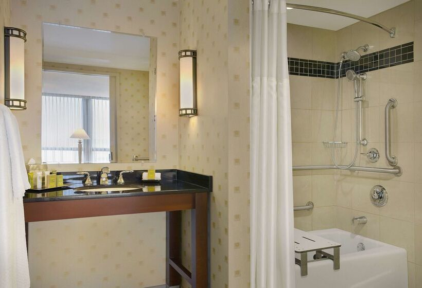 هتل Hilton Chicago O'Hare Airport