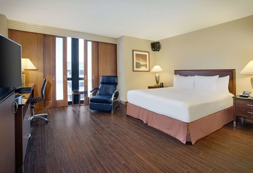 هتل Hilton Chicago O'Hare Airport