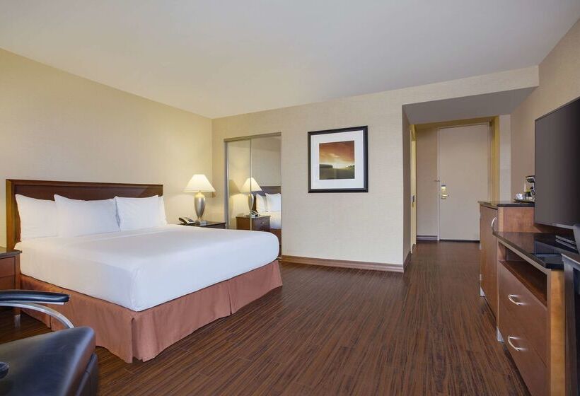 هتل Hilton Chicago O'Hare Airport