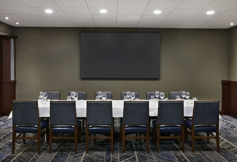 هتل Hilton Chicago O'Hare Airport