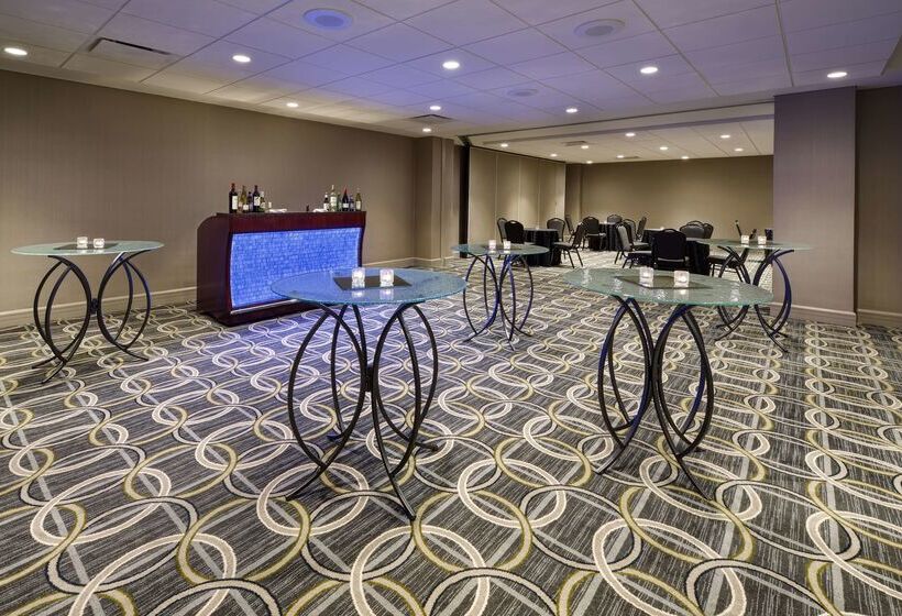 هتل Hilton Chicago O'Hare Airport