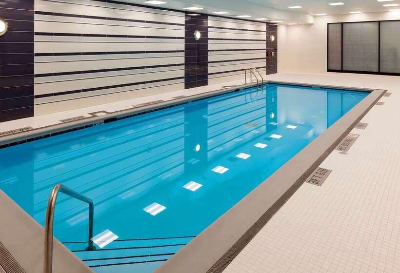 هتل Hilton Chicago O'Hare Airport