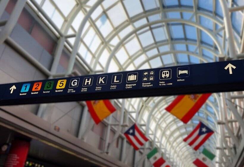 هتل Hilton Chicago O'Hare Airport