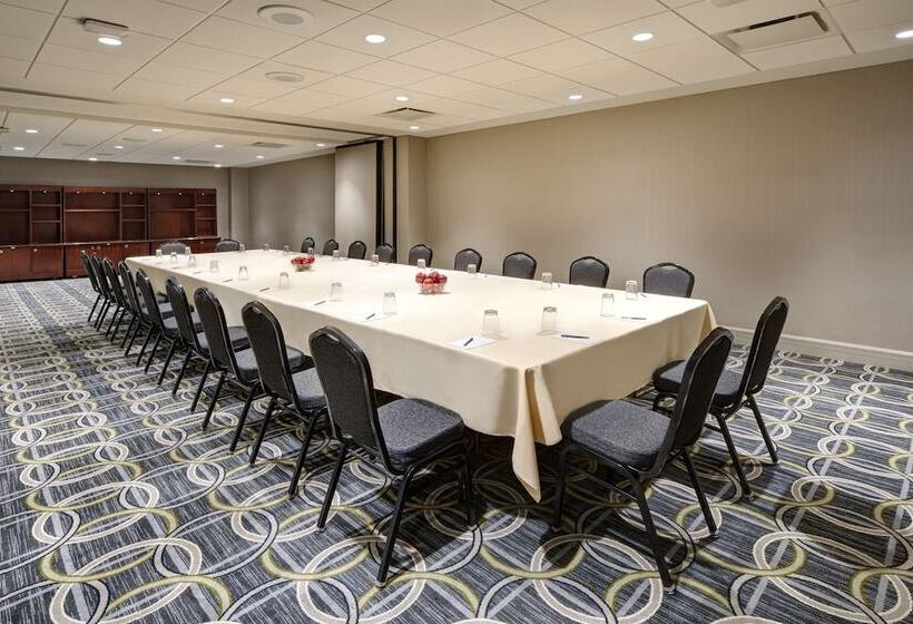 هتل Hilton Chicago O'Hare Airport