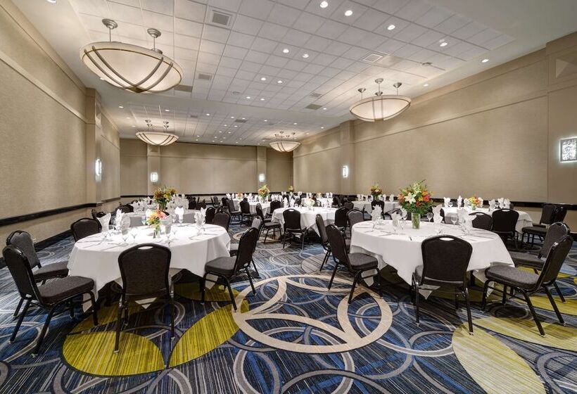 هتل Hilton Chicago O'Hare Airport